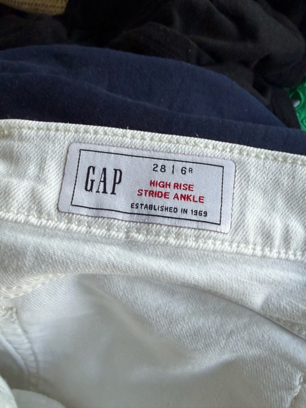 GAP White High-Rise Stride Ankle Jeans - Picture 5 of 5